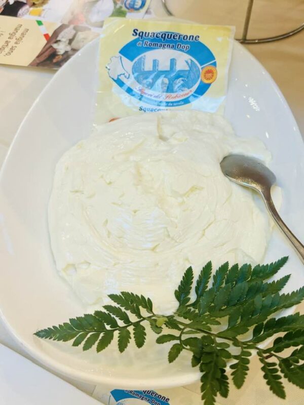Squacquerone di romagna DOP