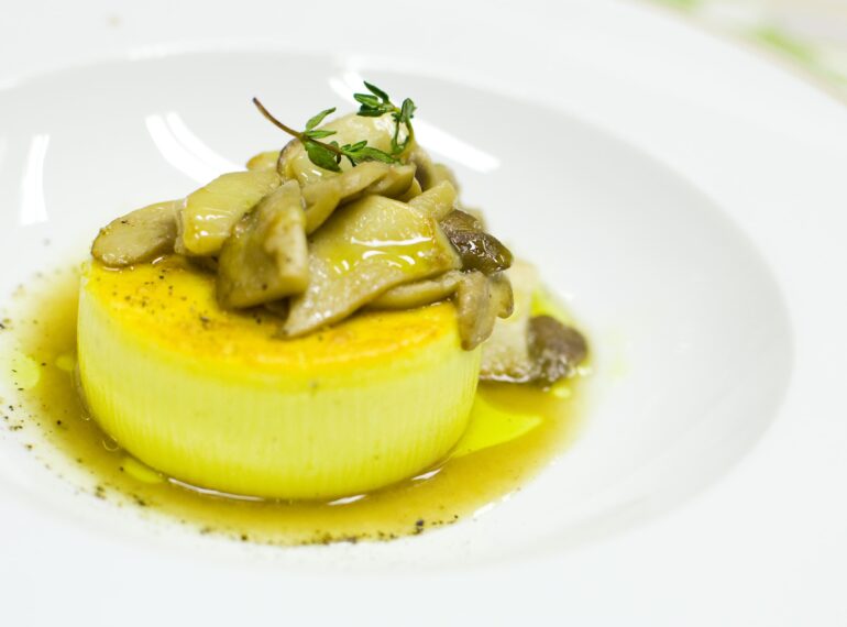Flan di patate e sautè di porcini